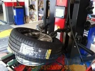怎样安装新轮胎 新轮胎安装示意图