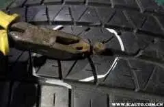 轮胎凹槽扎钉1cm不漏气，1厘米钉子能把轮胎扎破吗